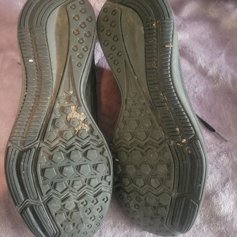 Nike Men's Dark Gray And‎ Black Sneakers
